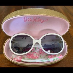 Lilly Pulitzer 1970s style sunglasses with case